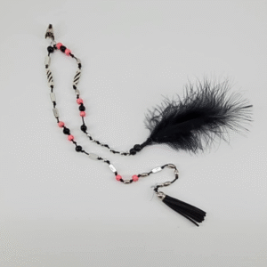Federclip mit rosa-schwarzen Perlen und schwarzer Feder