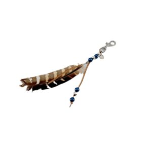 Free Spirit Karabiner-Federanhänger mit blauen Perlen